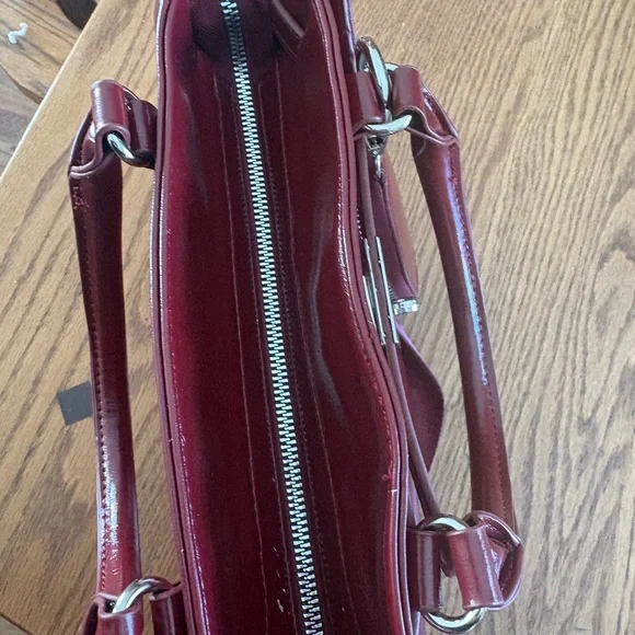 Steve Madden Burgundy shoulder Tote Bag with coin purse - Picture 9 of 10